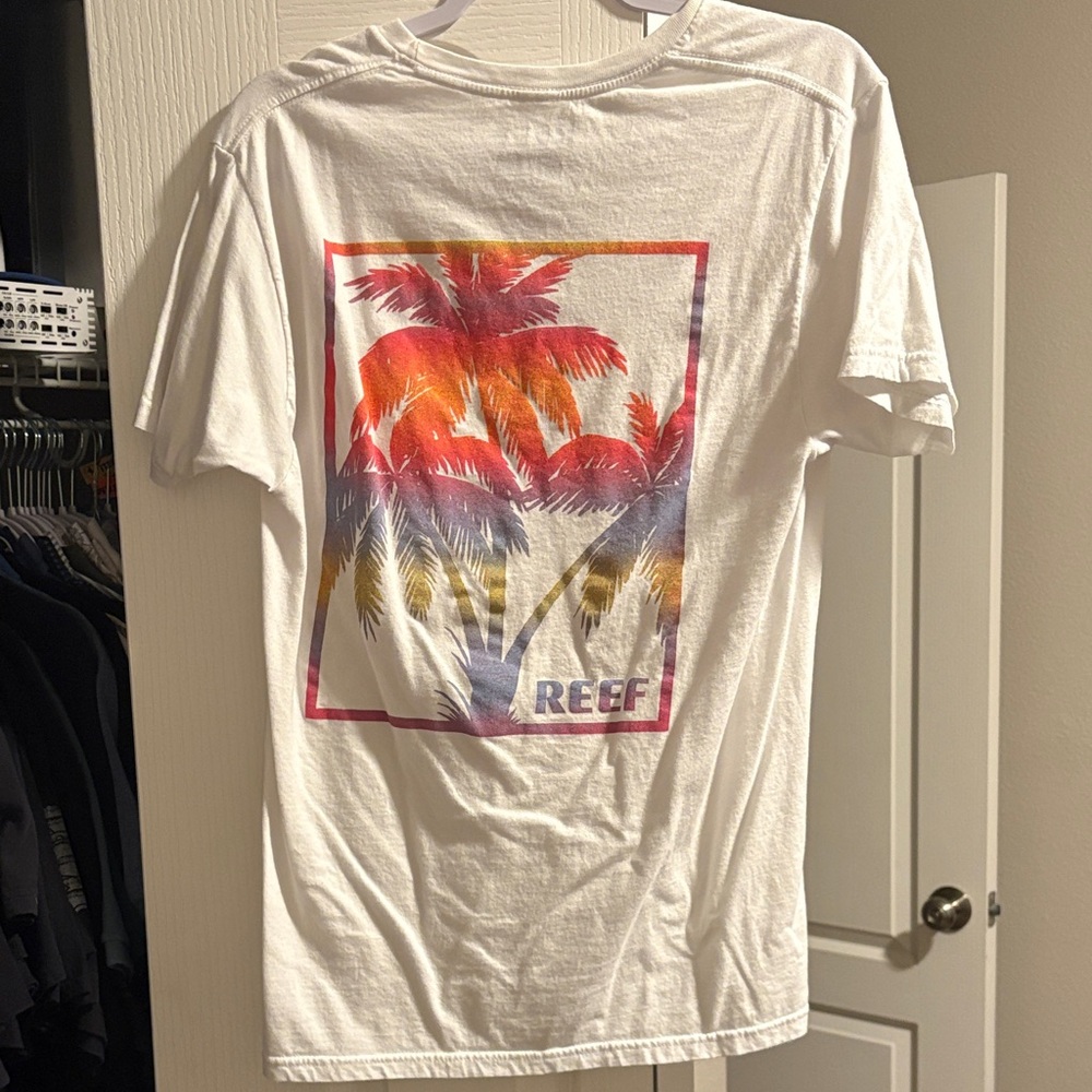 Reef Multicolor Palm Graphic Tee